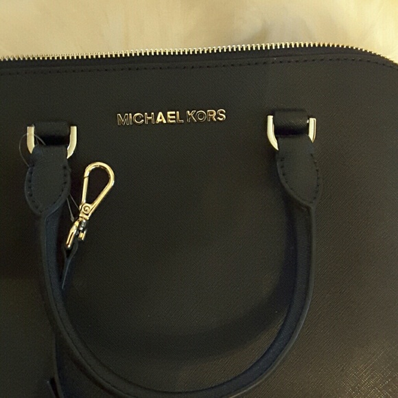 Michael kors Cindy LG Dome Satchel Leather Bag - Picture 6 of 8